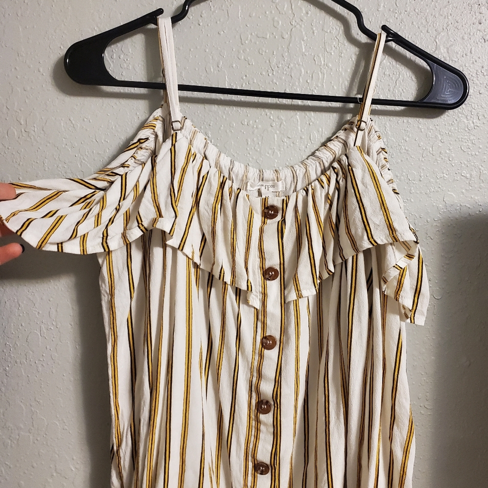 Cold Shoulder Button Top - Picture 2 of 5